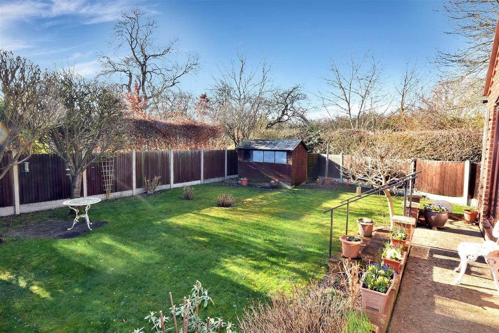 Lowfield Lane, Balderton, Newark 2 bed detached bungalow £250,000