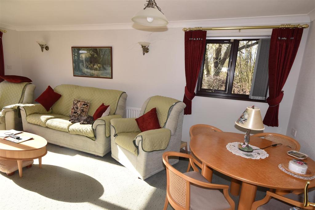 Lowfield Lane, Balderton, Newark 2 bed detached bungalow £250,000