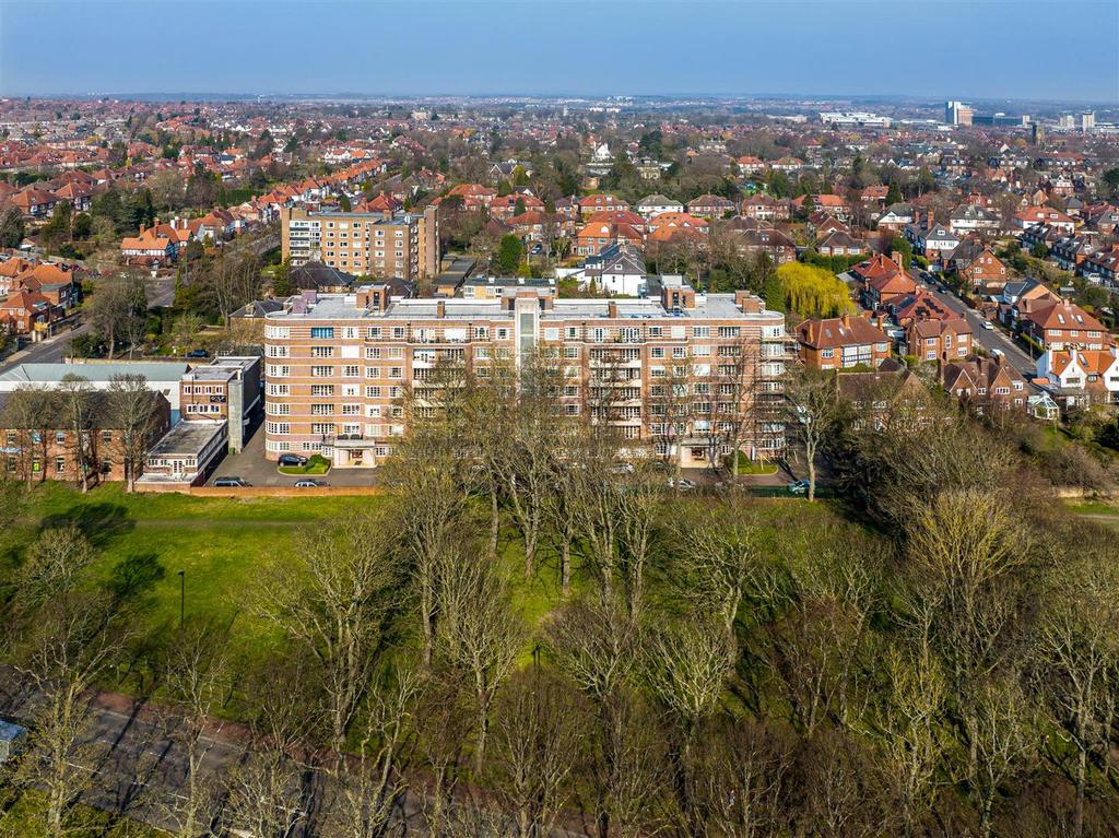 Moor Court, Gosforth, NE3 3 bed apartment £1,800 pcm (£415 pw)