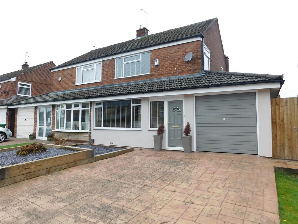 Leicester Road, Failsworth, Manchester 2 bed semidetached house £