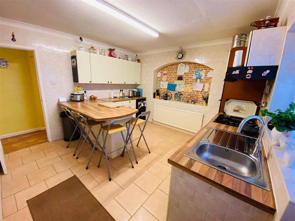 Bellasize Park, Gilberdyke, Brough 3 bed semidetached bungalow £200,000