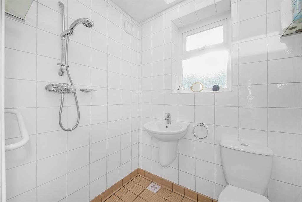 En suite shower room (ground floor)