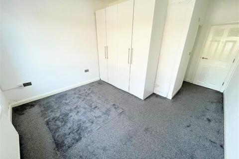 3 bedroom flat to rent, Goodwyn Avenue, Mill Hill, NW7