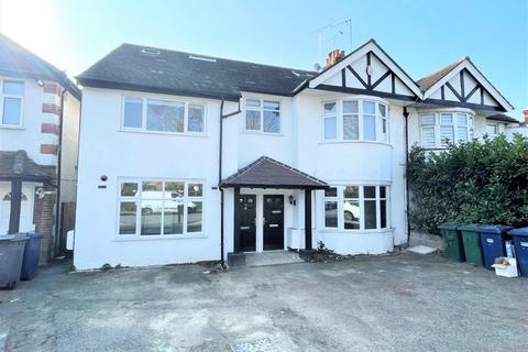 3 bedroom flat to rent, Goodwyn Avenue, Mill Hill, NW7