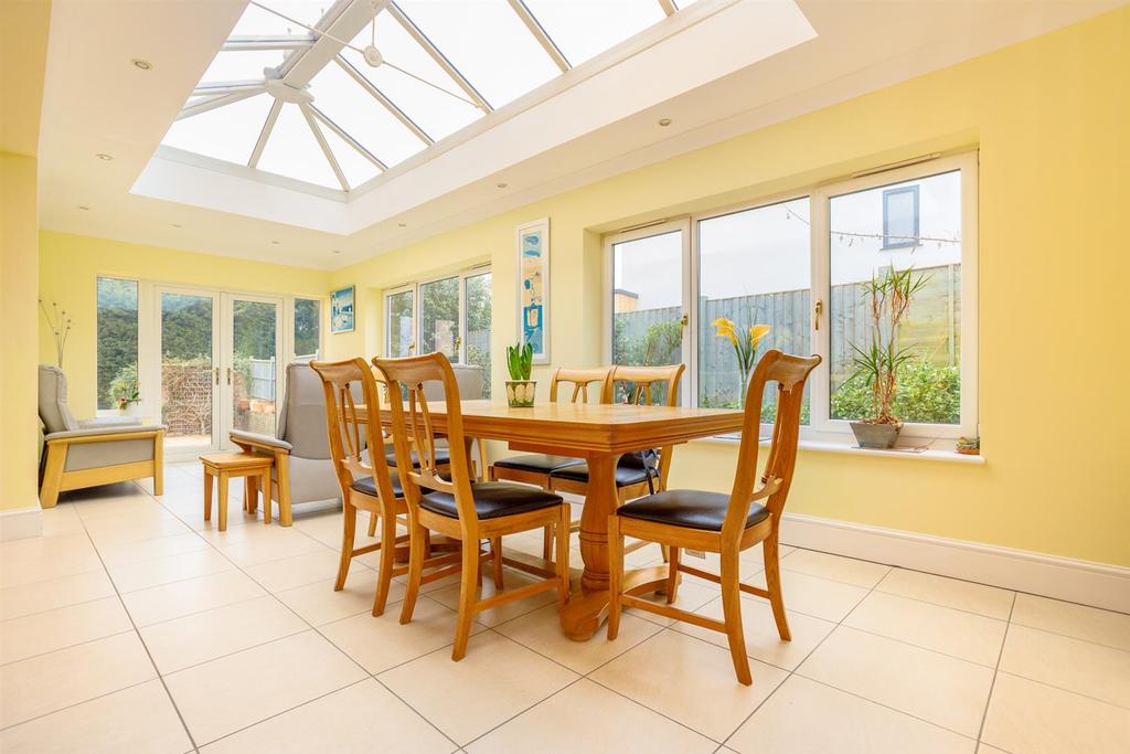 Dining area.jpg