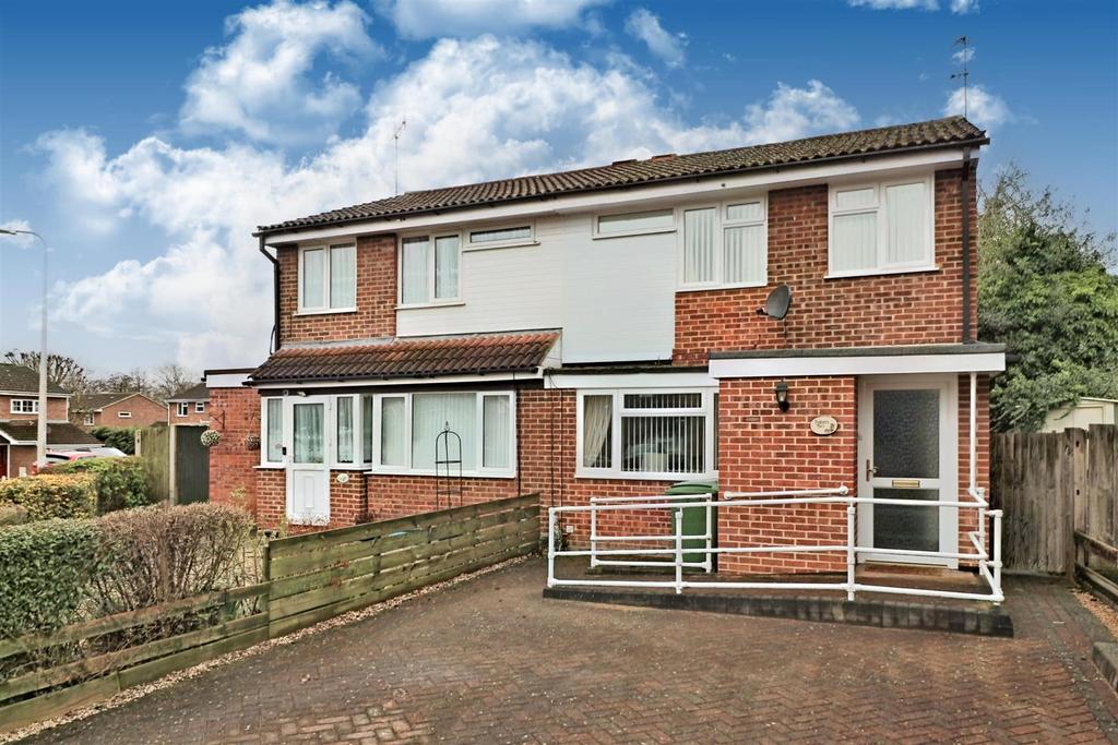 Hawkesbury Drive, Calcot, Reading 3 bed semidetached house £400,000