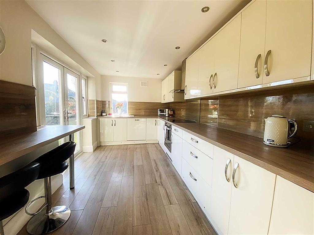 Rosewood Crescent, Walkerville... 3 bed semidetached house £1,200