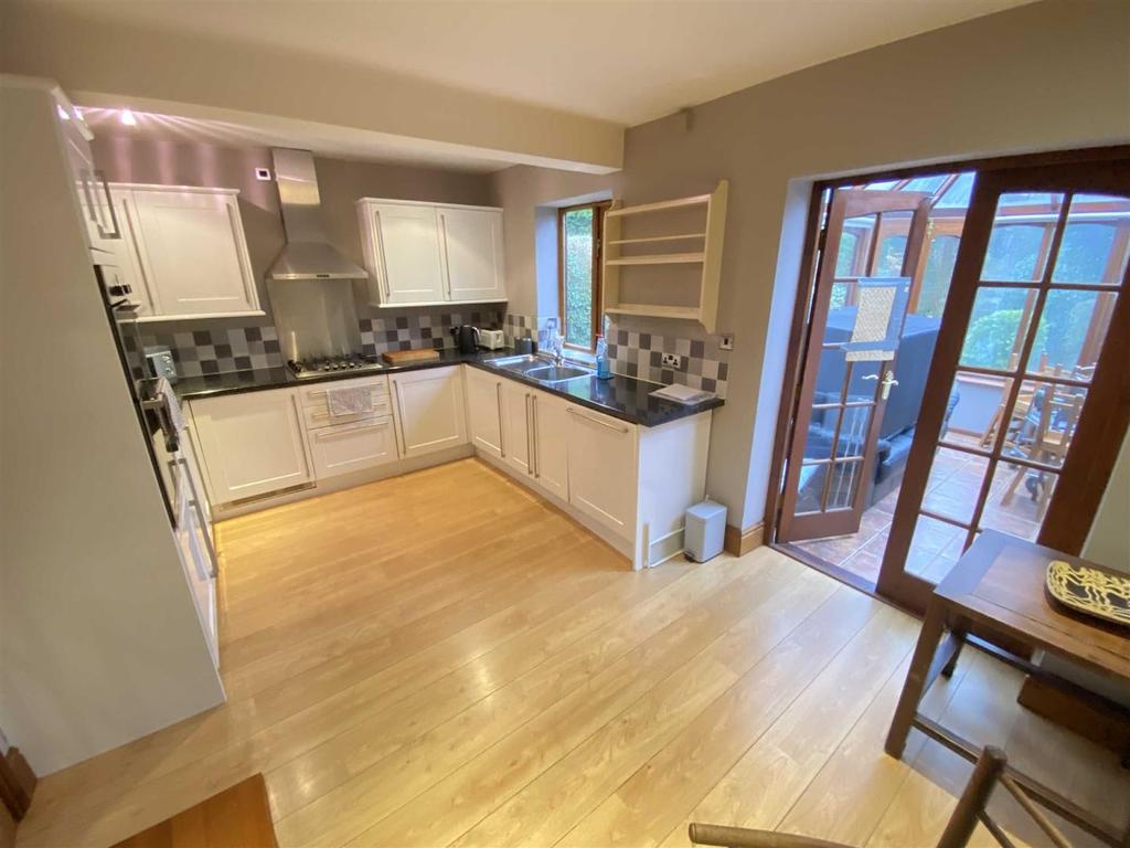 Bourne Street, Wilmslow 2 bed end of terrace house £325,000