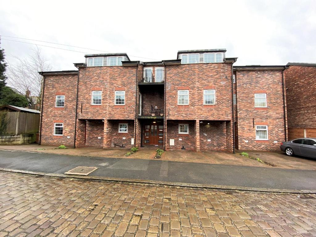 New Beech Court, New Beech Road... 2 bed flat £165,000
