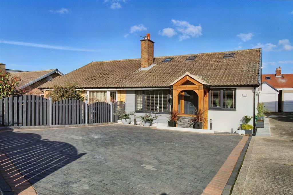 Oakland Drive, Netherton, Wakefield, WF4 4LZ 3 bed semidetached