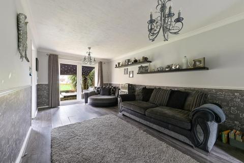 117 Long Walk, Epsom, KT18 5TU