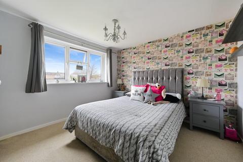 117 Long Walk, Epsom, KT18 5TU