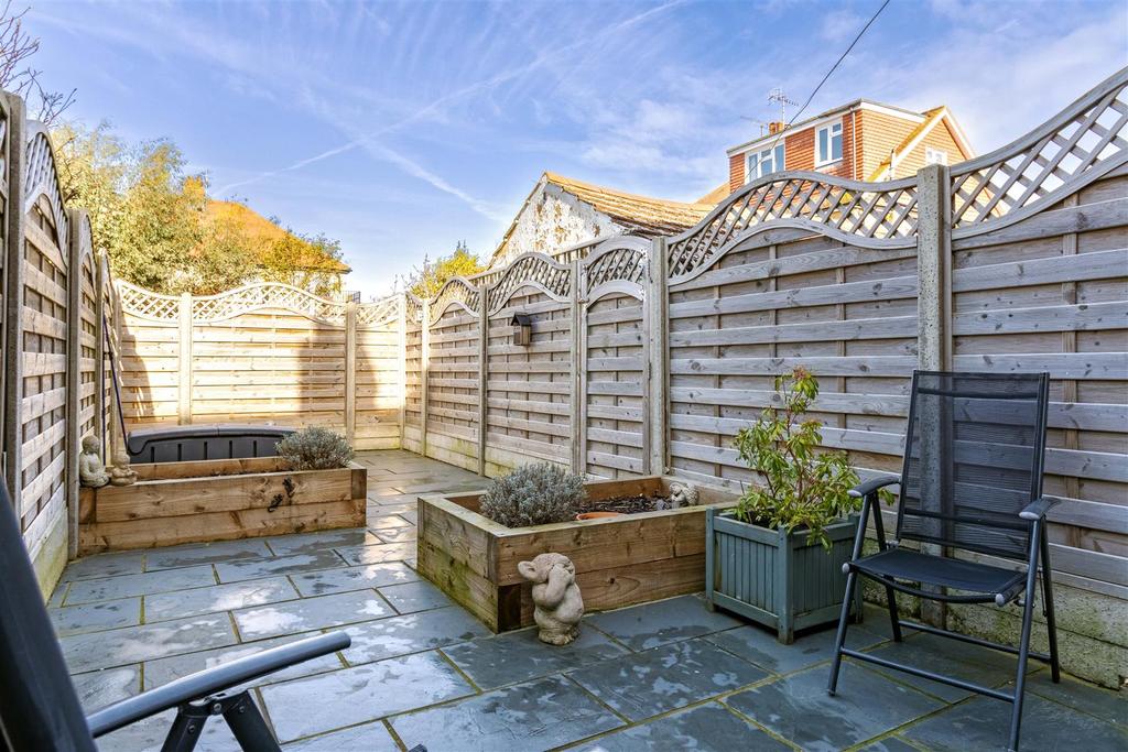 Aglaia Road, Worthing 2 bed apartment £350,000