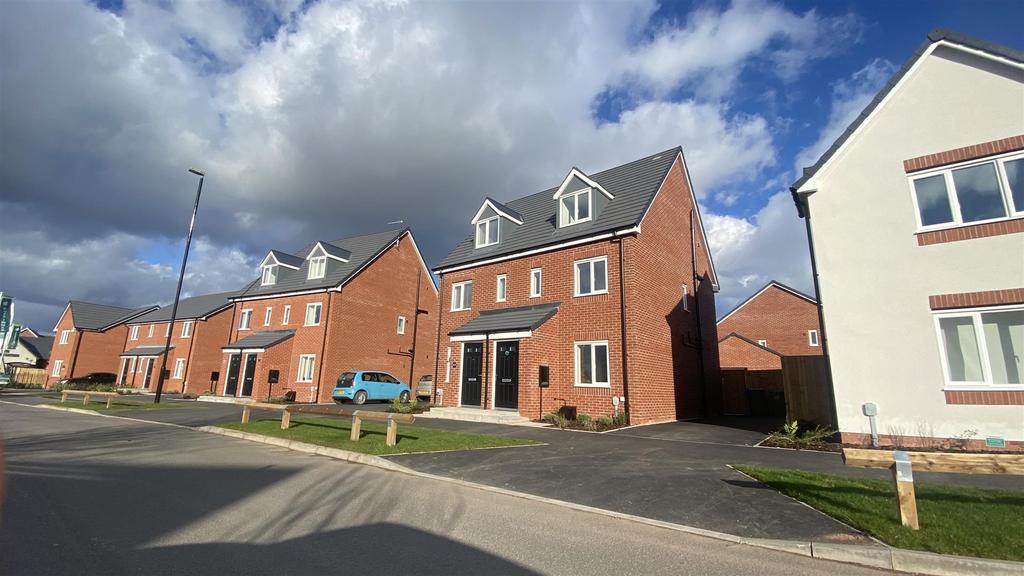 Monticello Way, Coventry 3 bed semidetached house £1,200 pcm (£277 pw)
