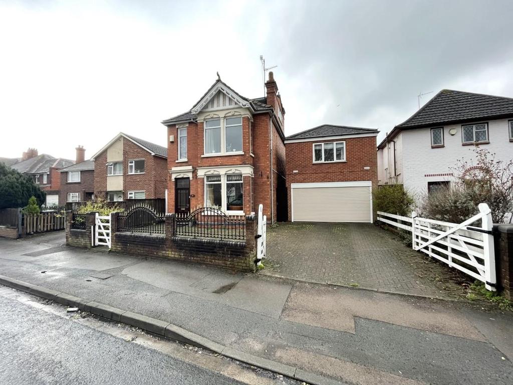 Stroud Road, Gloucester 4 bed detached house £500,000