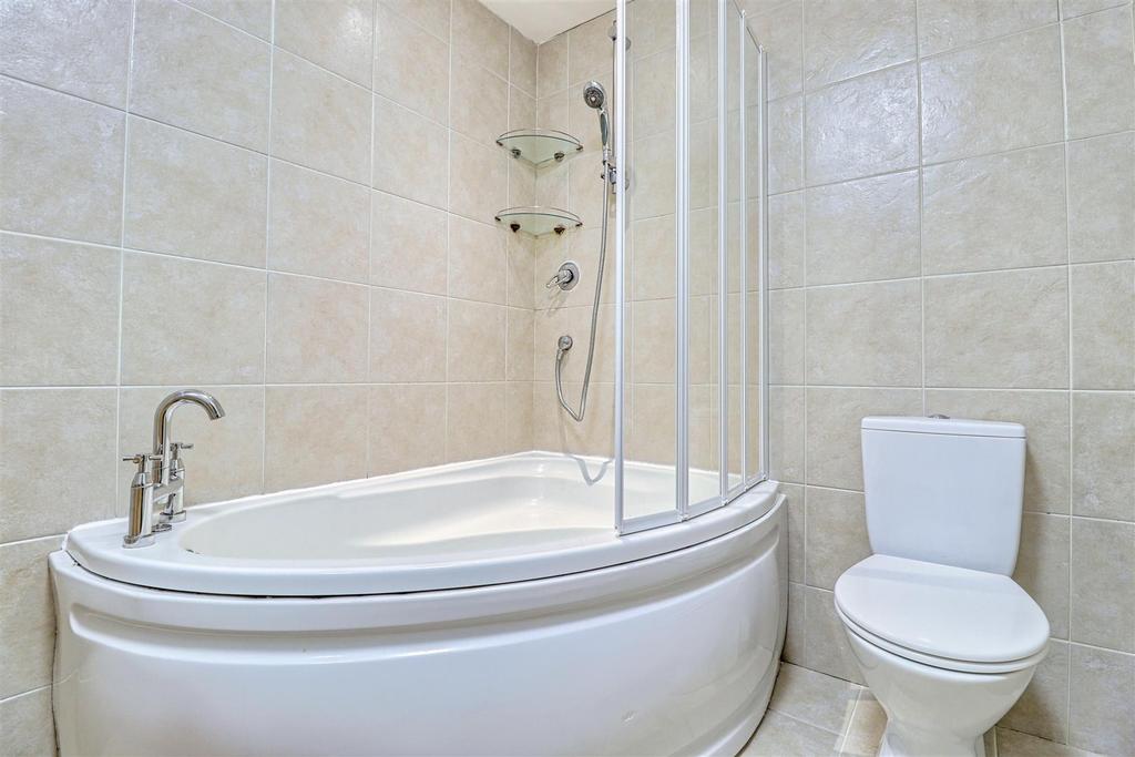 Bathroom 1.jpg