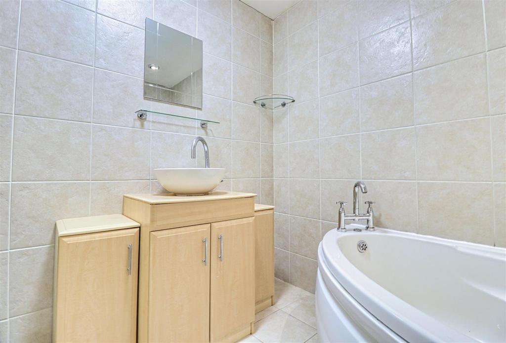 Bathroom (2) 5.jpg