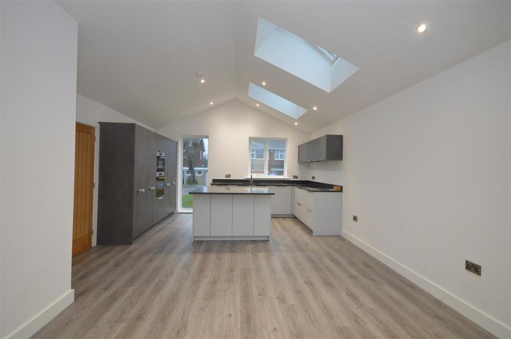 Lancaster Crescent, Tickhill 3 bed detached bungalow £1,200 pcm (£277 pw)