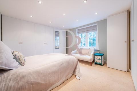 22b Canonbury Square, London, N1 2AL