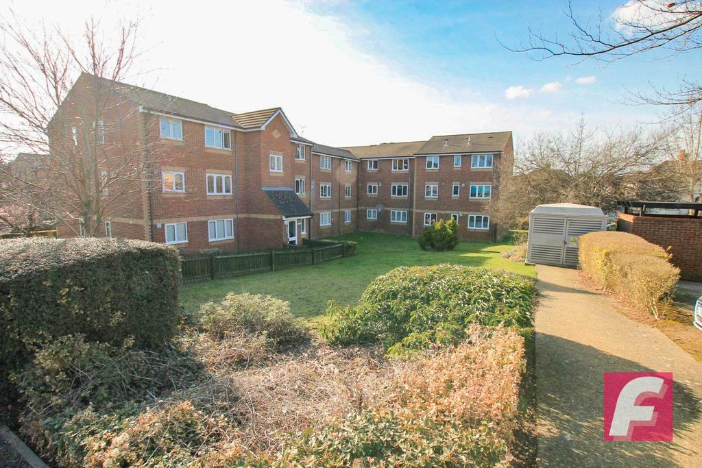 Chiswell Court, Watford 1 bed apartment £900 pcm (£208 pw)