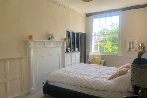 3 bedroom terraced house to rent, London End, Beaconsfield, HP9