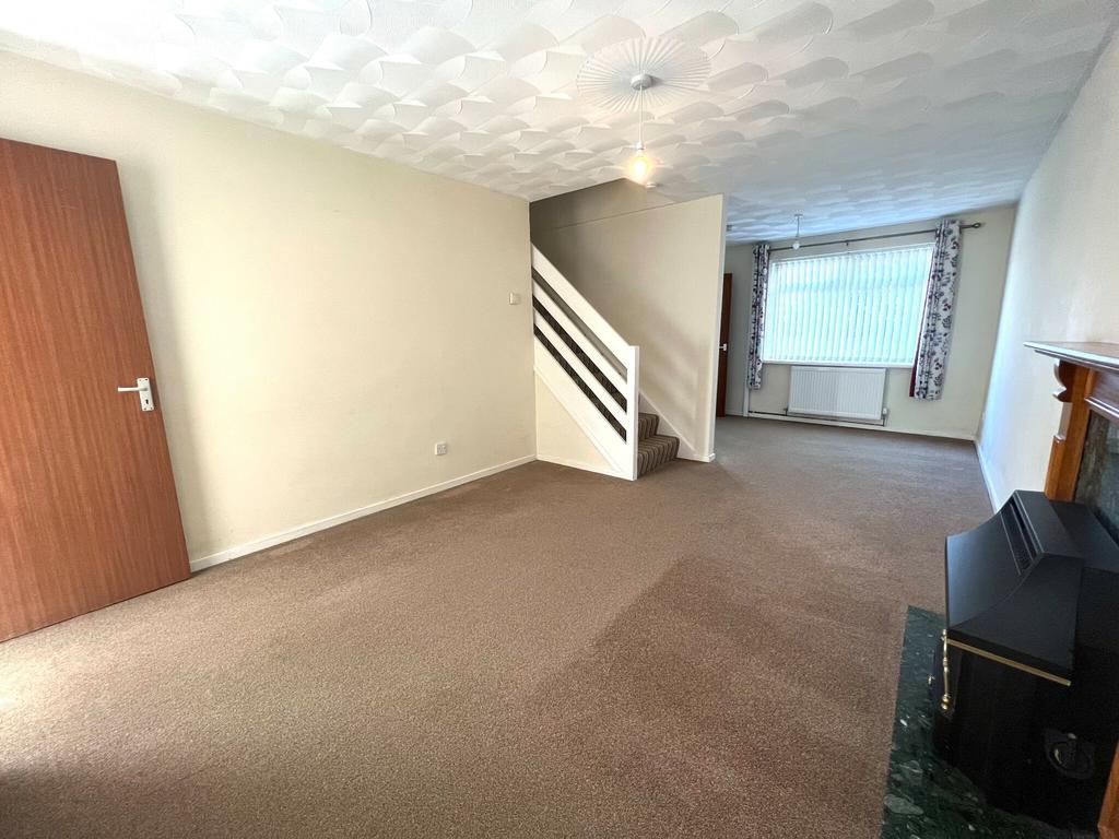 Glanymor Park Drive, Loughor, Swansea, SA4 6UQ 3 bed semidetached
