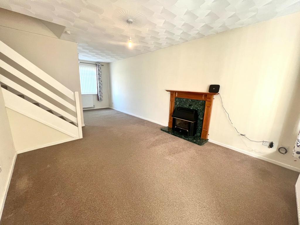 Glanymor Park Drive, Loughor, Swansea, SA4 6UQ 3 bed semidetached house £900 pcm (£208 pw)