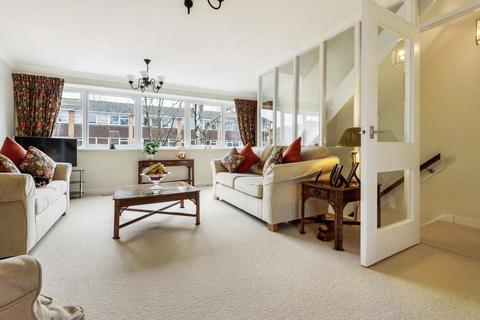 20 Willow Bank, Richmond, TW10 7QX