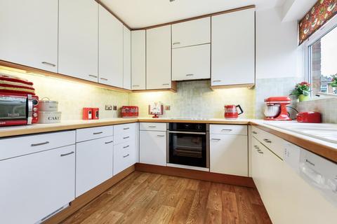 20 Willow Bank, Richmond, TW10 7QX