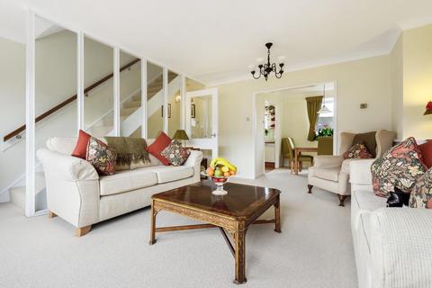 20 Willow Bank, Richmond, TW10 7QX