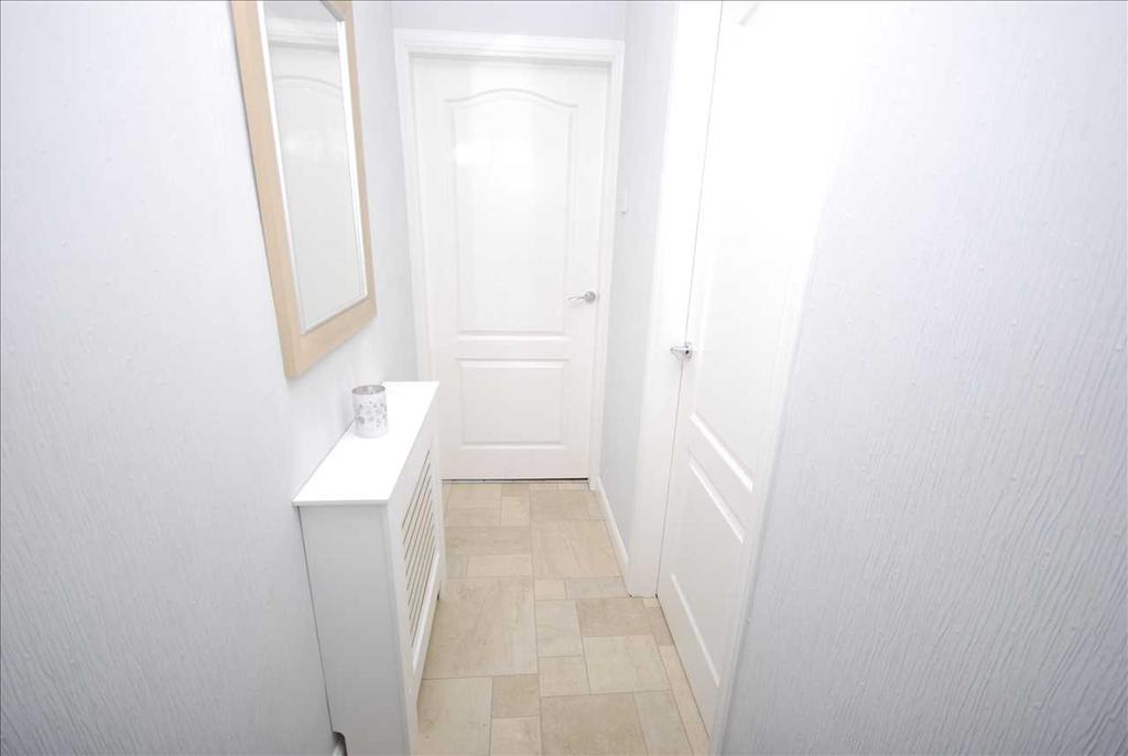 Fairhaven Square, Kilwinning 3 bed terraced house £138,000