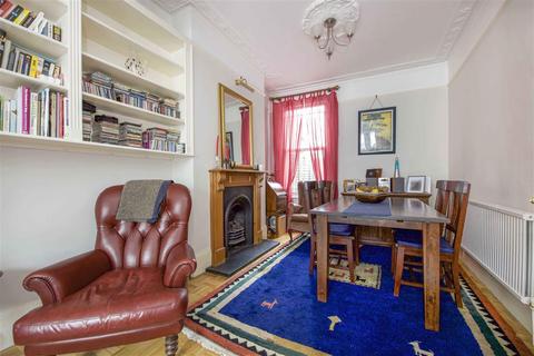 30 Weiss Road, London, SW15 1DH