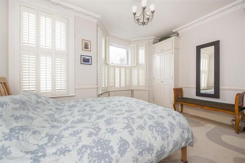 30 Weiss Road, London, SW15 1DH
