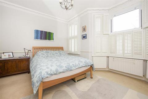 30 Weiss Road, London, SW15 1DH