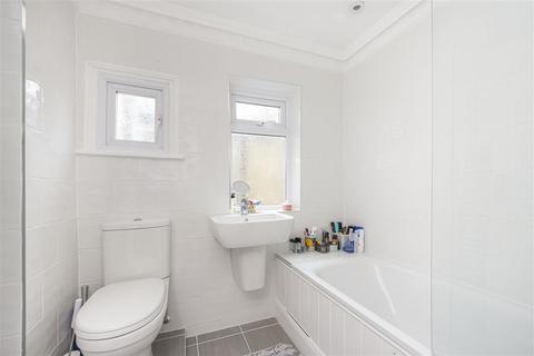 30 Weiss Road, London, SW15 1DH