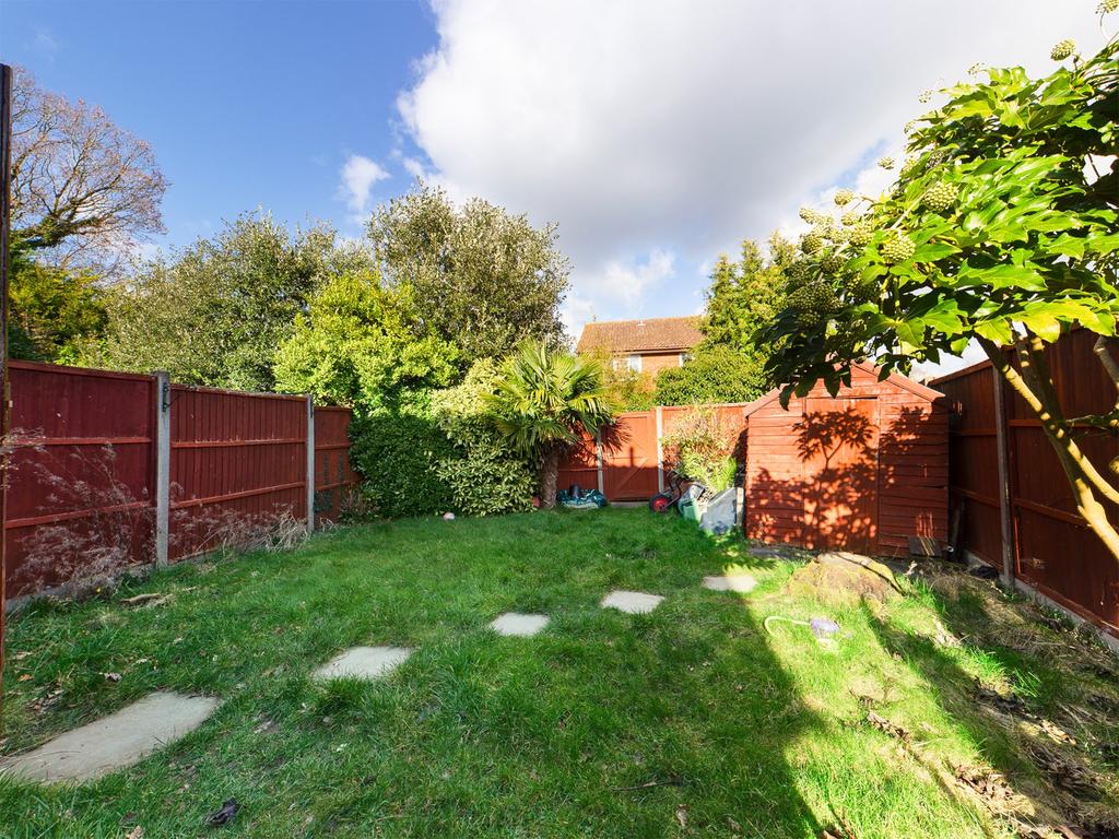 Jersey Close, Chertsey, Surrey, KT16 1 bed end of terrace house to rent ...