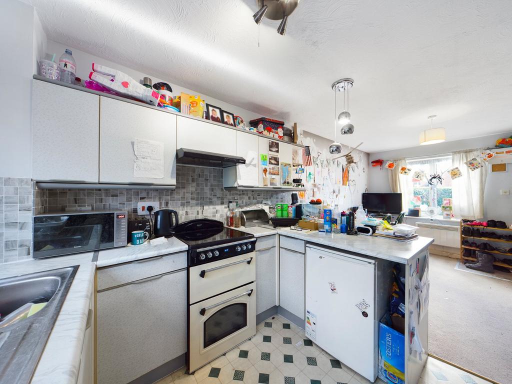 Jersey Close, Chertsey, Surrey, KT16 1 bed end of terrace house £
