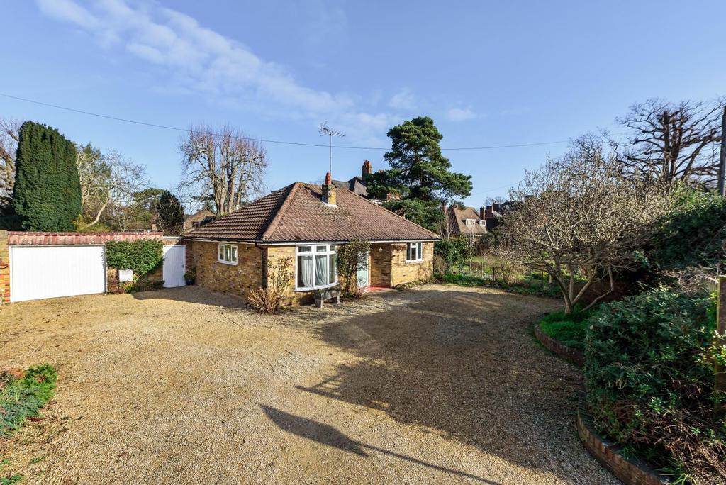 Elgin Road, Weybridge, KT13 3 bed detached bungalow £1,000,000