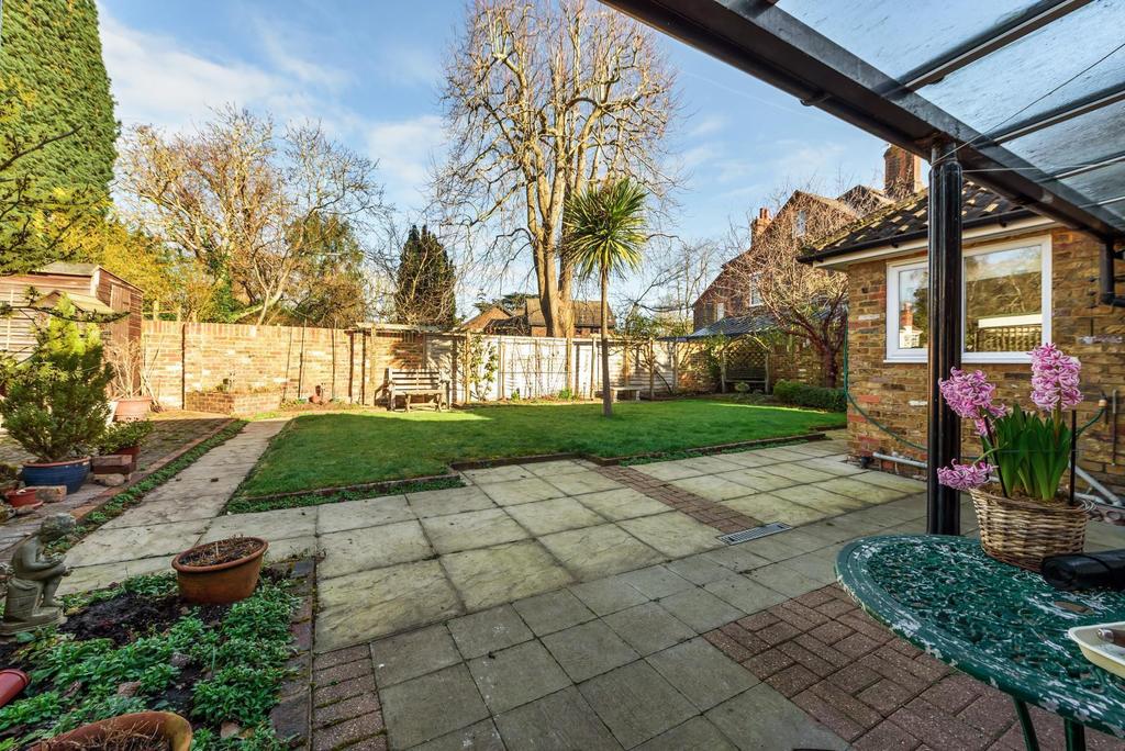 Elgin Road, Weybridge, KT13 3 bed detached bungalow £1,000,000