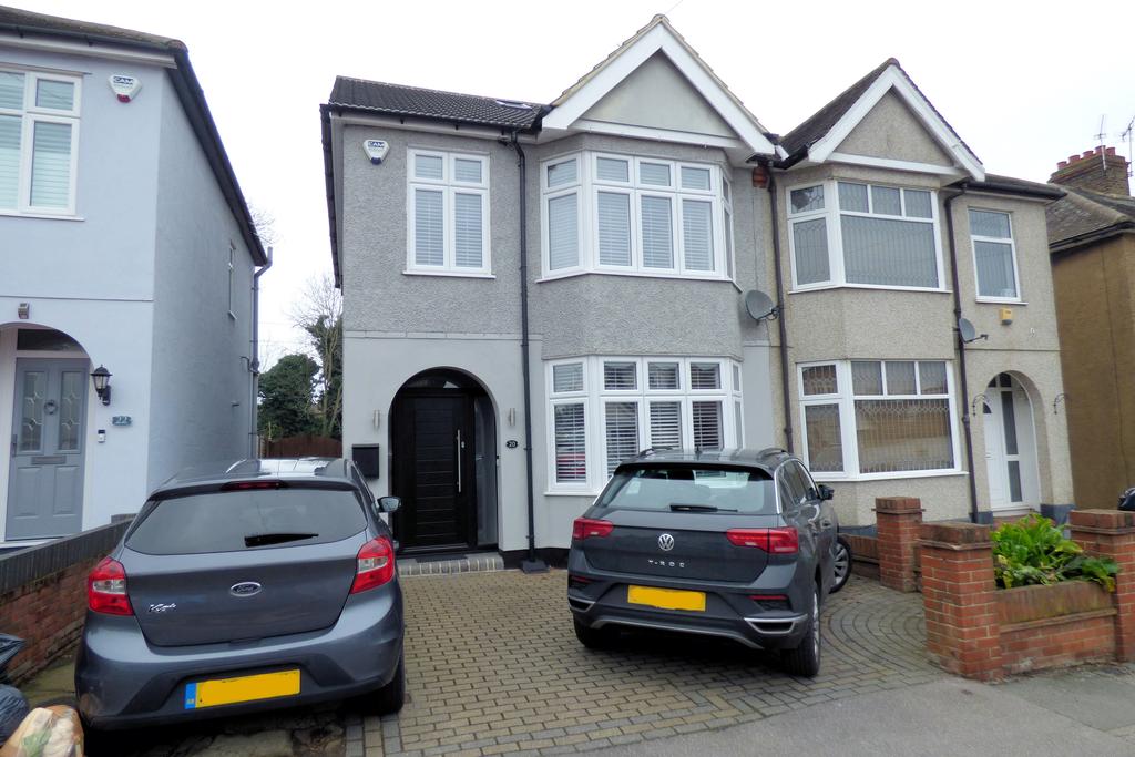 Aldborough Road, Upminster RM14 4 bed semidetached house £650,000