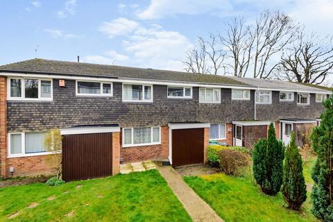12 Fircroft Close, Woking, GU22 7LZ