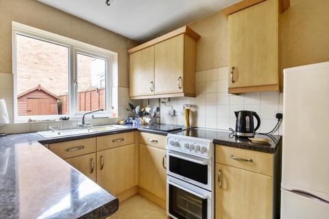 12 Fircroft Close, Woking, GU22 7LZ