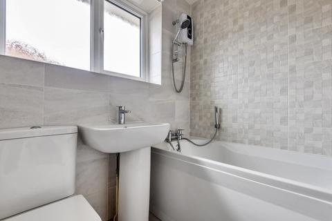 12 Fircroft Close, Woking, GU22 7LZ