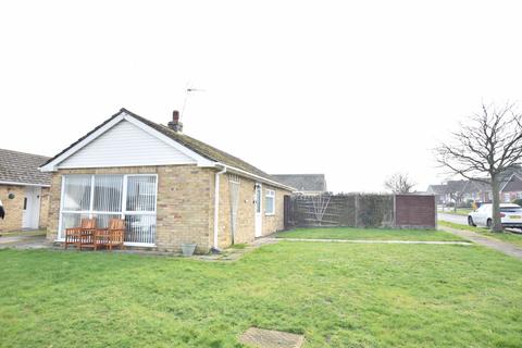 3 bedroom detached bungalow for sale - Holland-on-Sea