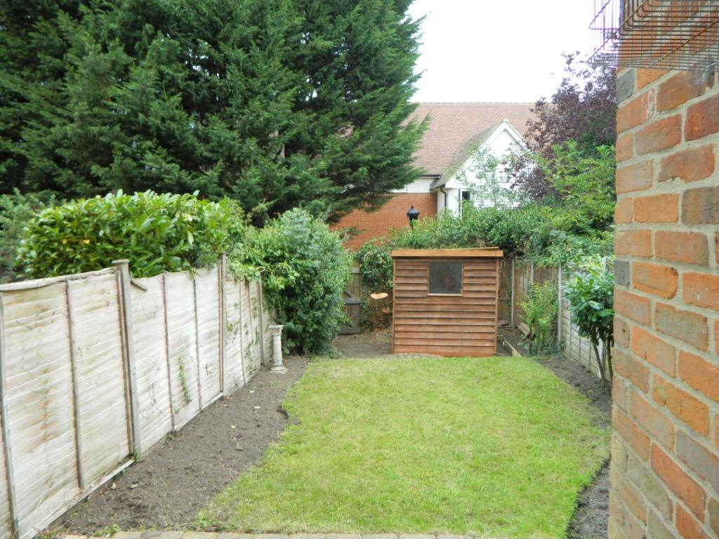 Norton Road, Ingatestone, CM4 2 bed terraced house £1,450 pcm (£335 pw)