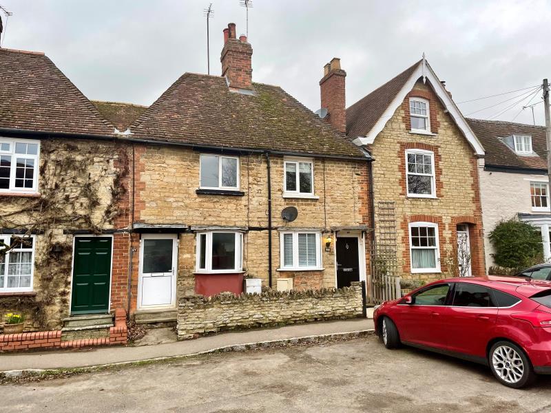 High Street, Sherington 3 bed terraced house £1,295 pcm (£299 pw)