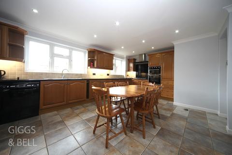 3 Sunset Drive, Luton, LU2 7TN