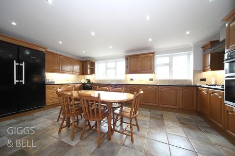 3 Sunset Drive, Luton, LU2 7TN