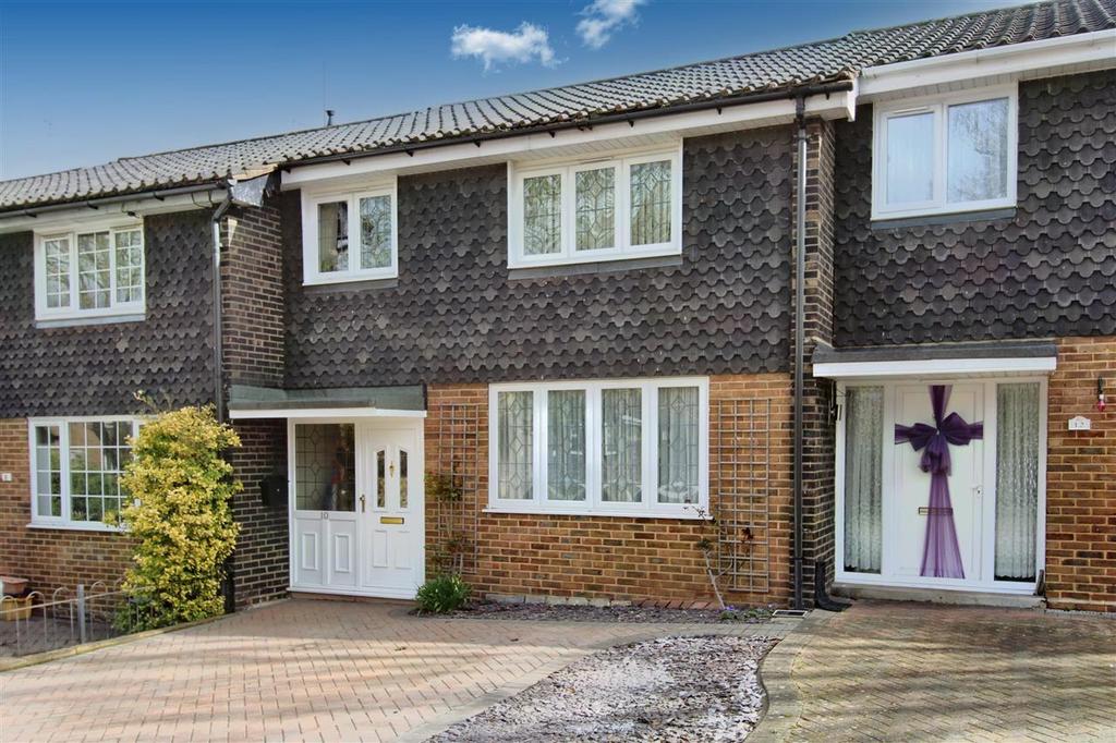 Hutton Drive, Hutton, Brentwood 3 bed terraced house £399,995