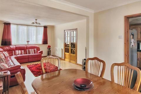 10 Hutton Drive, Hutton, Brentwood, CM13 2RQ